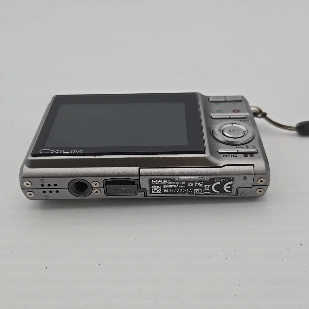 Casio EXILIM EX-Z75 7.2 MP Digital Camera (Parts Or Repair Only)